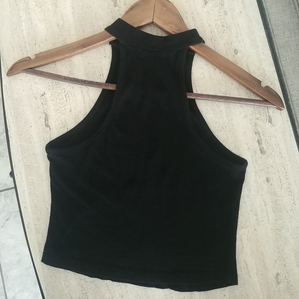 2 Crop Tops